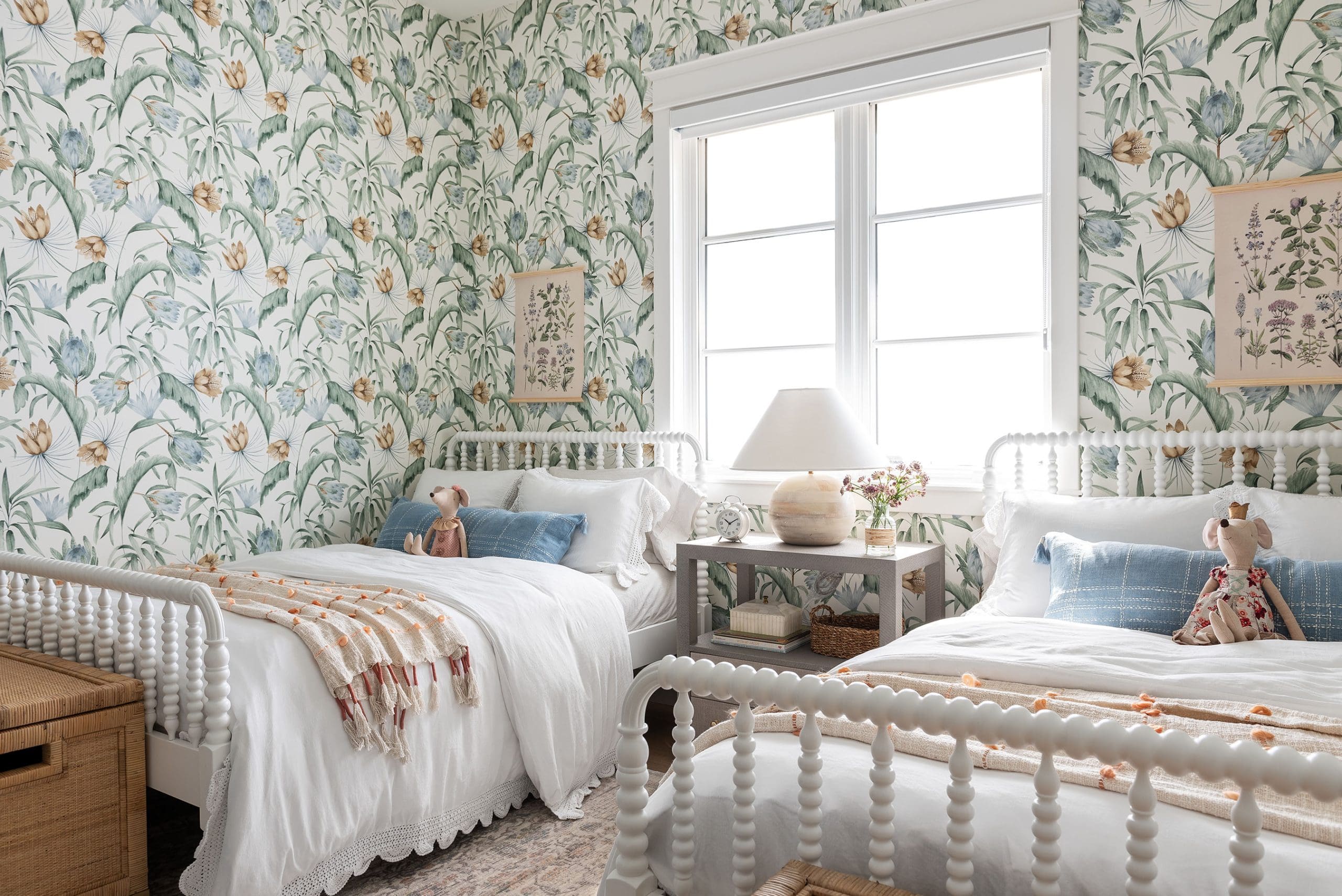 Blooming Charm: Floral Wallpaper Ideas for Twin Bedrooms