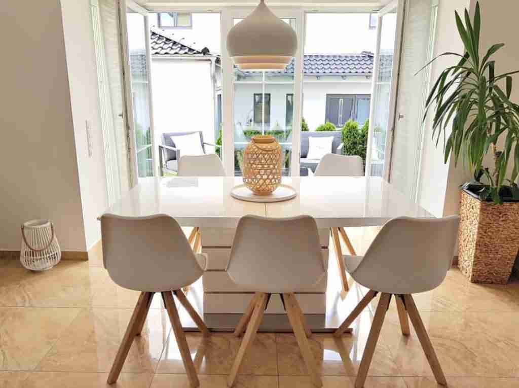Airy Elegance with Minimalist Charm