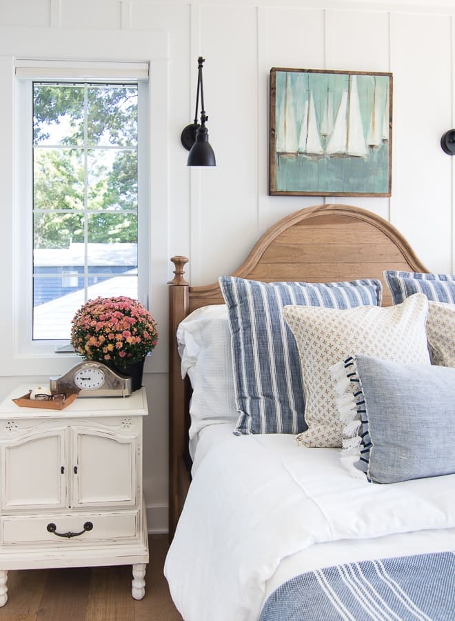 Refreshing Blue and White Bedding Accents