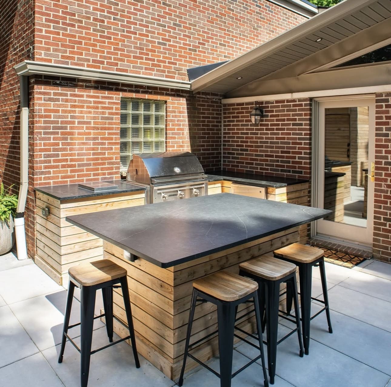 Design a Cozy Outdoor Dining Spot