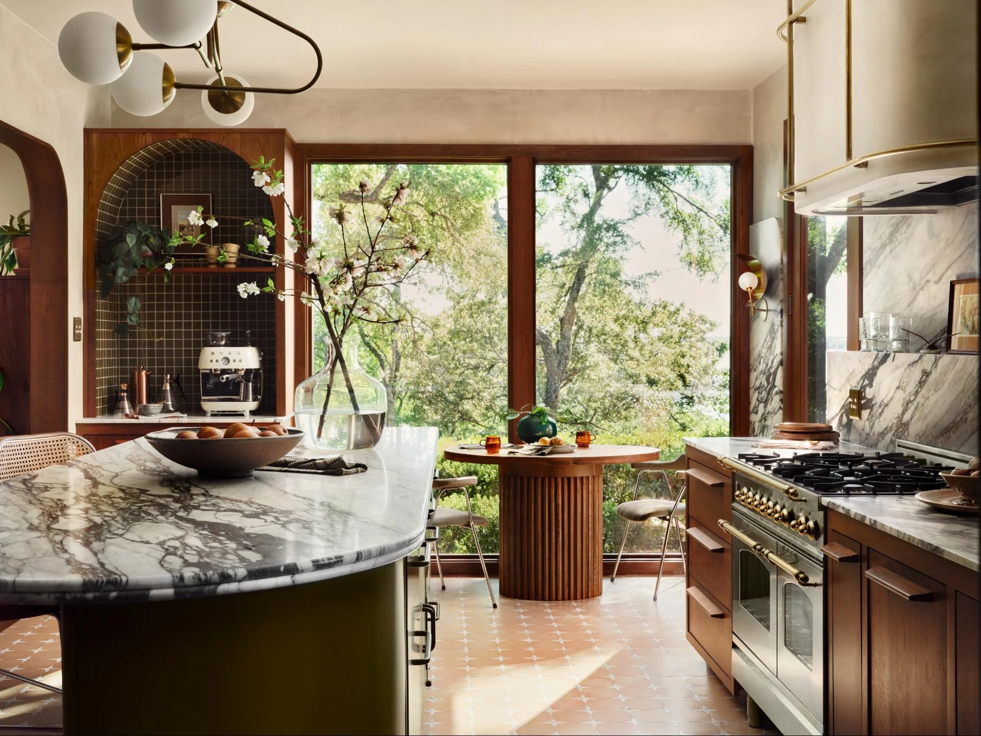 Organic-Inspired Culinary Space Featuring a Stunning Marble Centerpiece