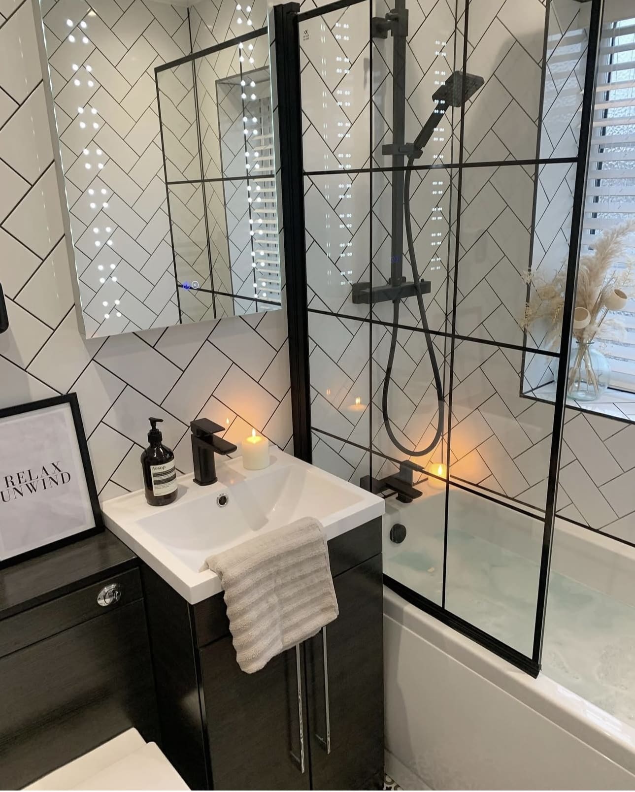 Sleek Transparency: The Clear Shower Door Advantage