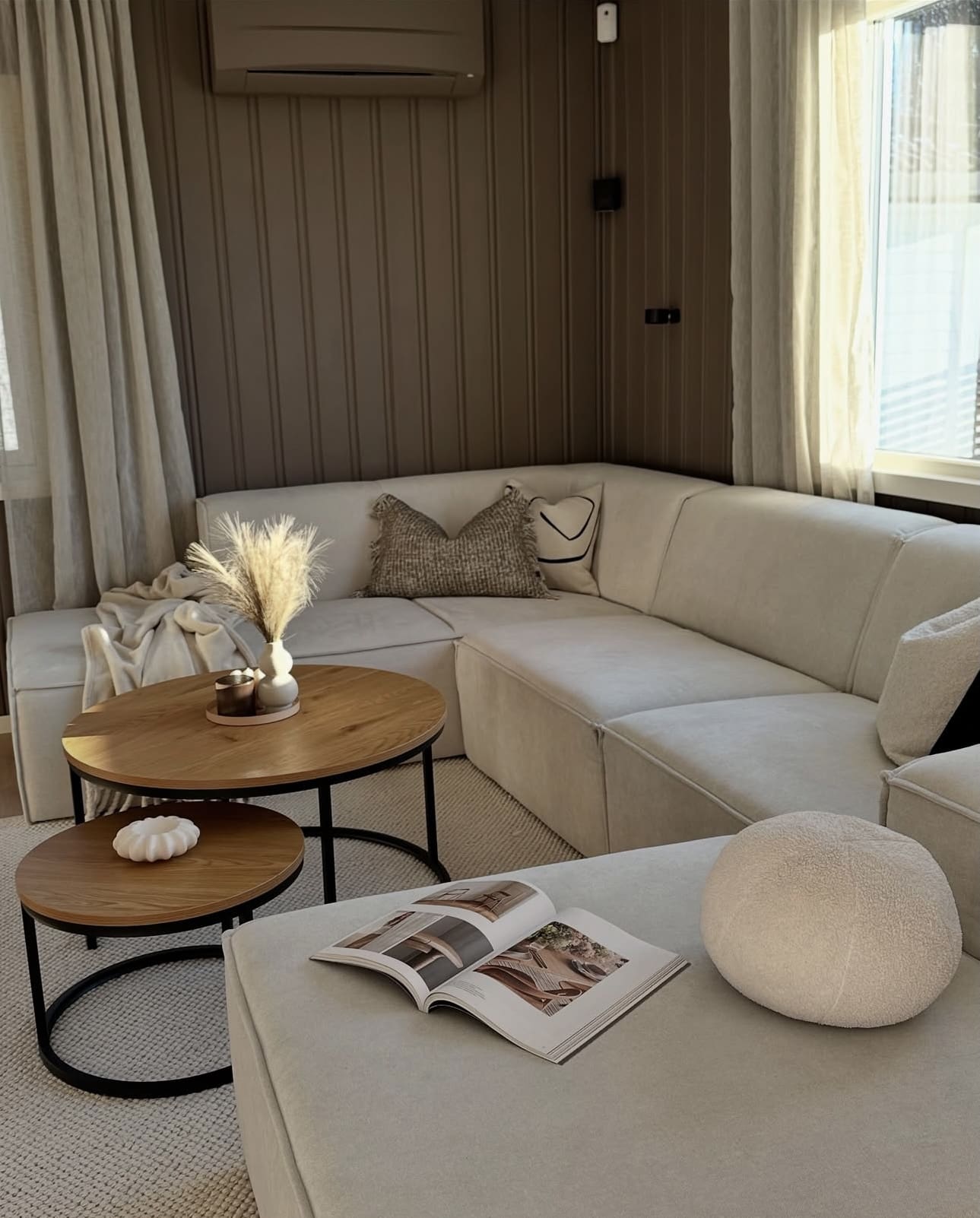 Create a Striking Focal Point with a Bold Wall Color