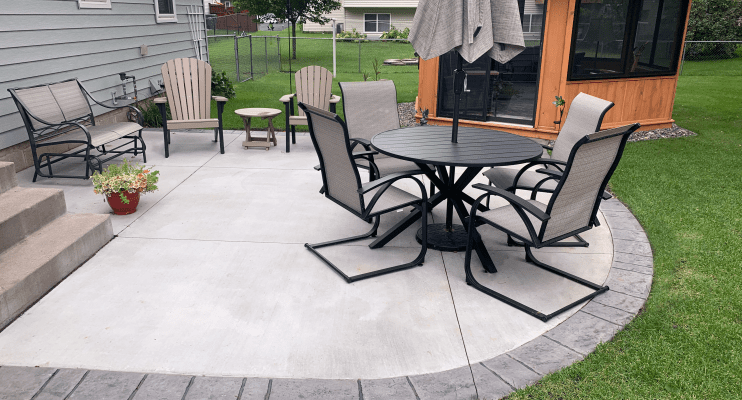 Graceful Curved Concrete Patio