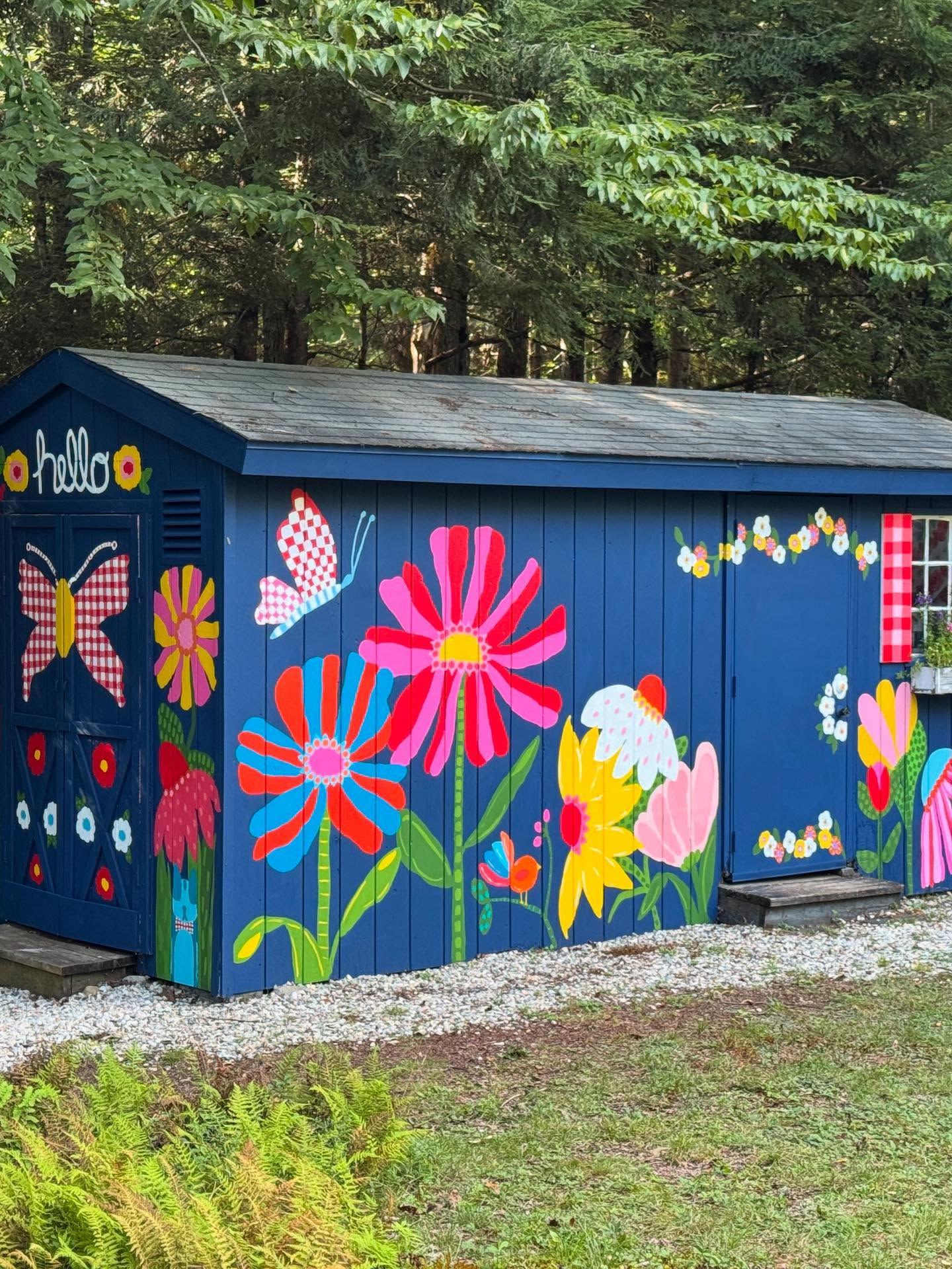 Vibrant Wall Colors to Revitalize Your Shed