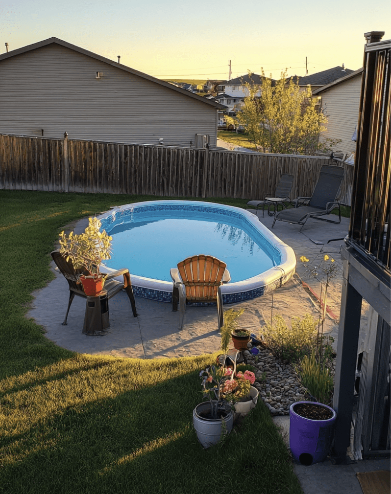 Timeless Above-Ground Pool Featuring a Minimalist Border
