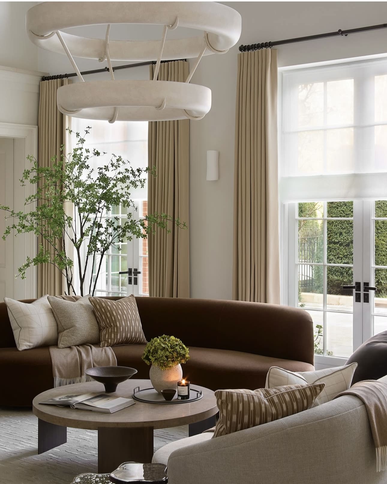 Elevate Your Coffee Table: Artful Arrangements That Impress