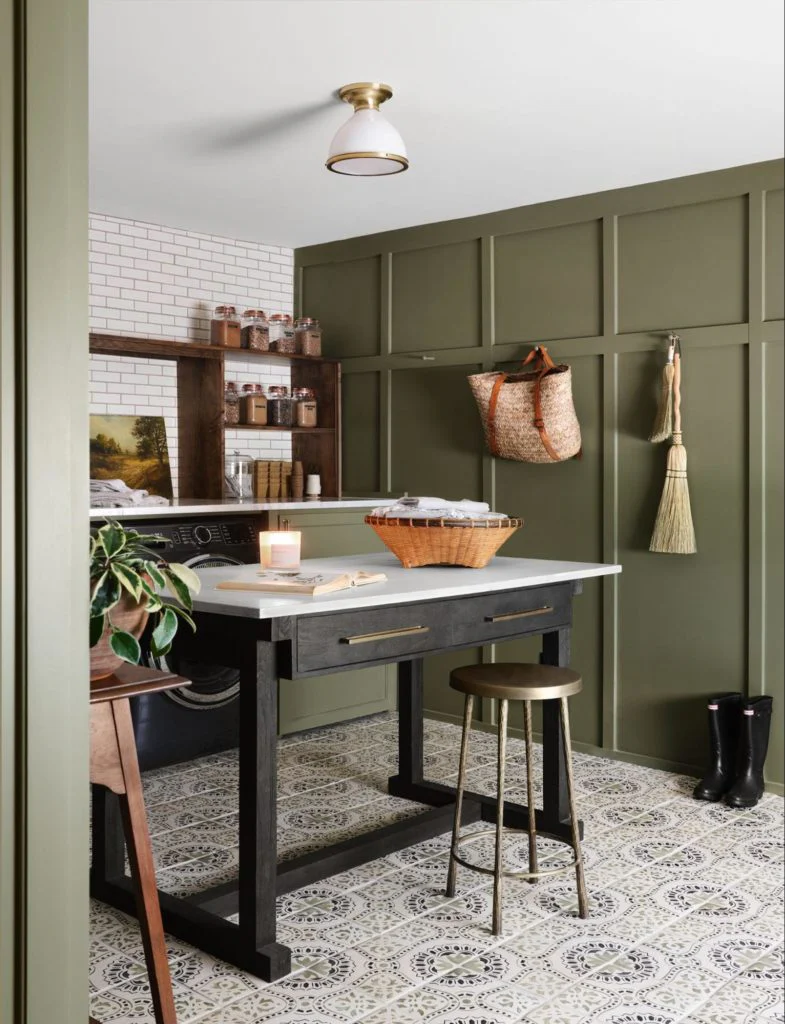 Charming Country-Style Kitchen Featuring a Functional Work Island