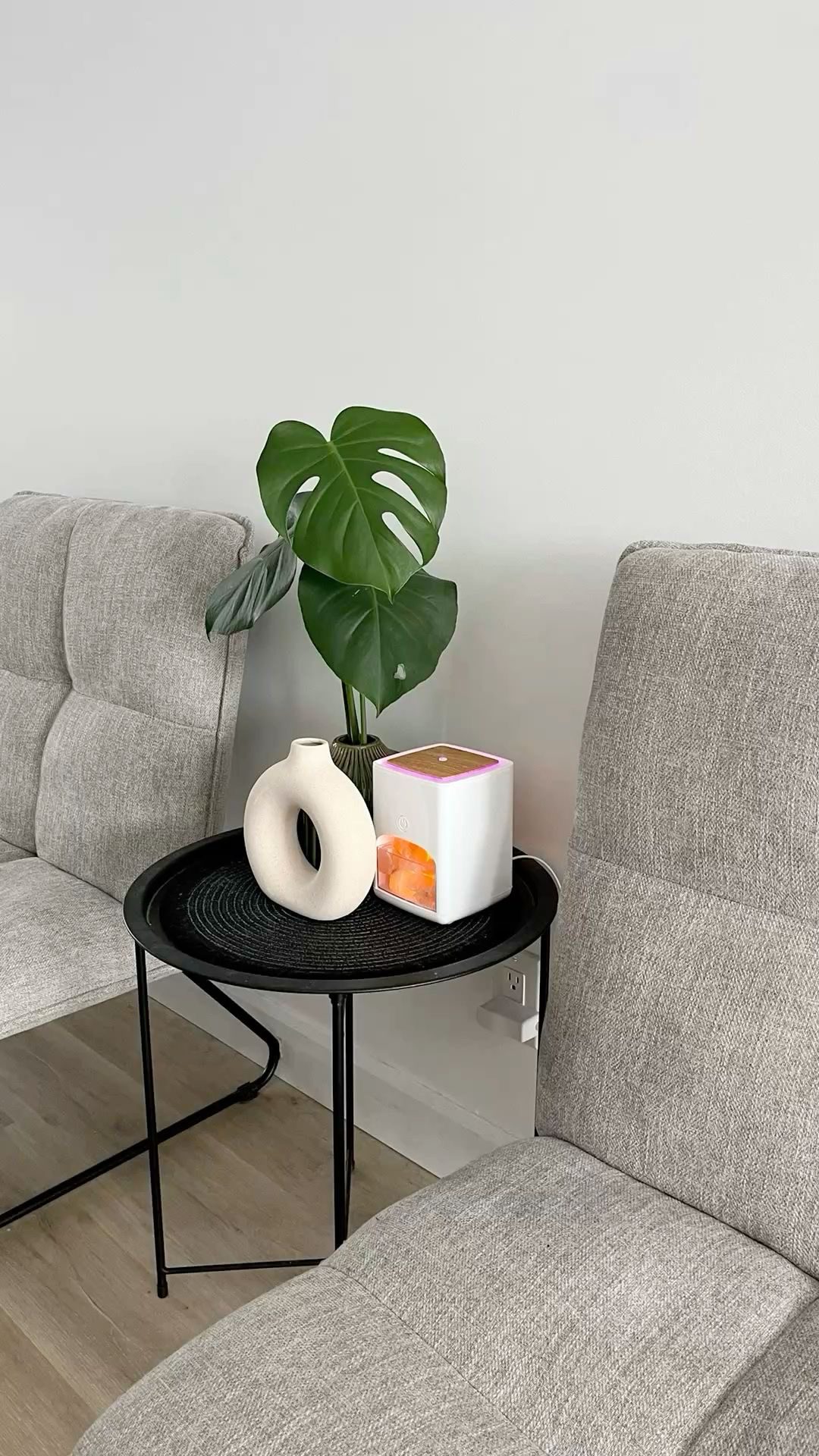 Simple Tray Arrangement for Seamless Style