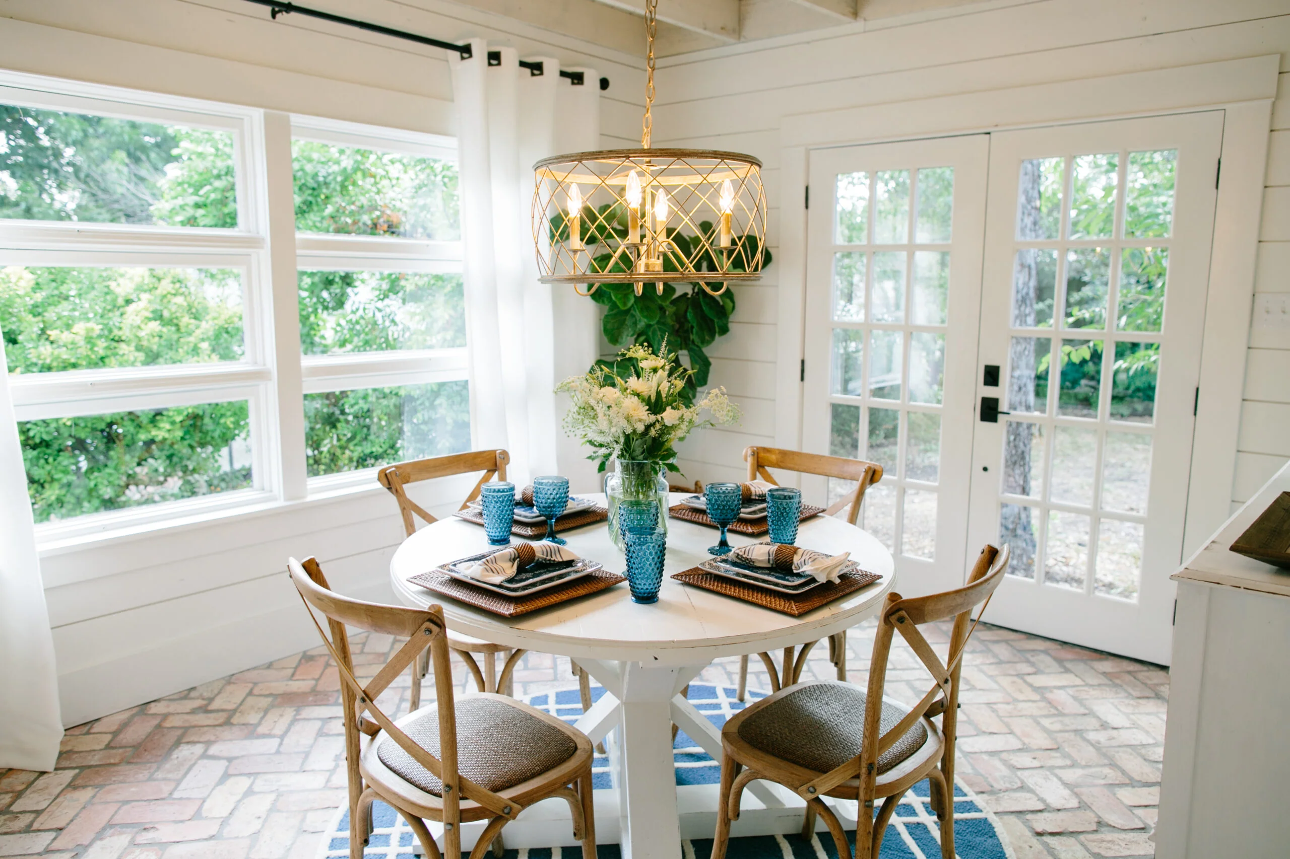 Sunny Breakfast Corner with Cozy Round Seating
