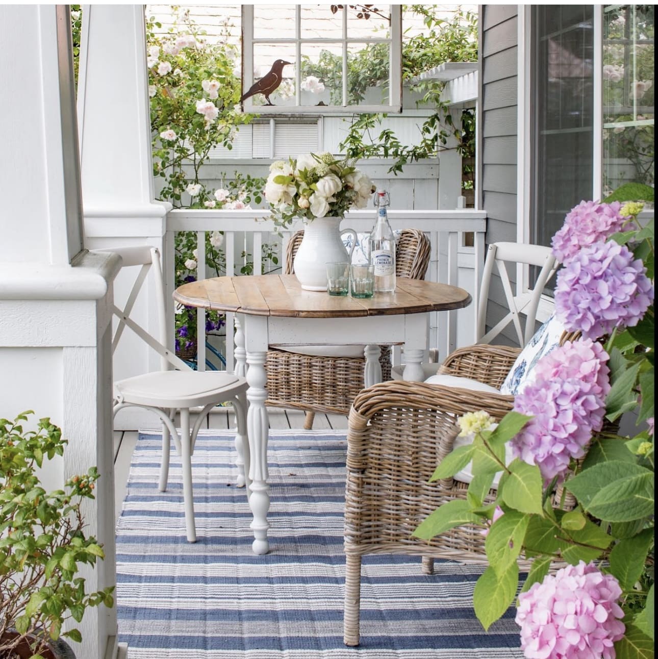 Cozy Outdoor Dining Nook