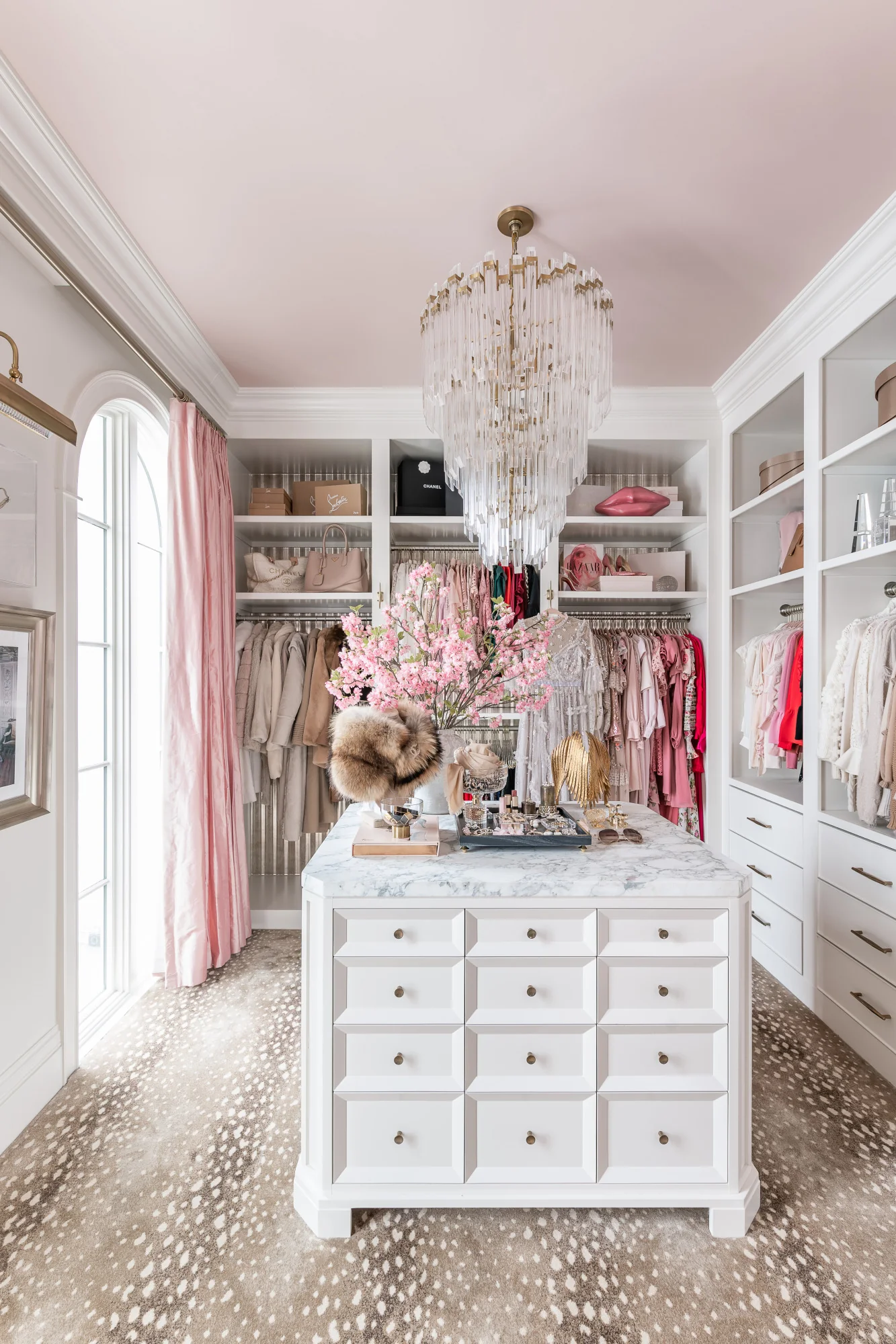 Elevate Your Closet Atmosphere with a Subtle Blush Ceiling
