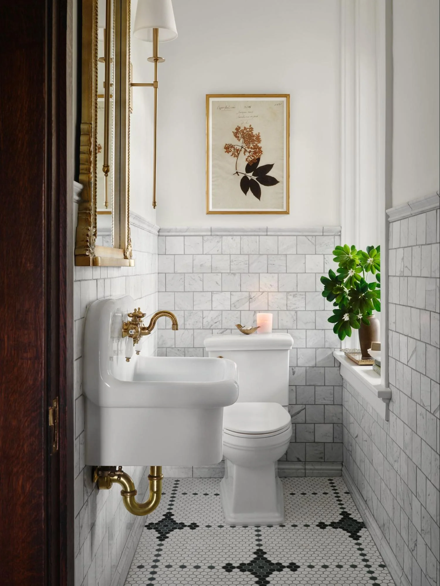 Chic Bath with Eye-Catching Mirror