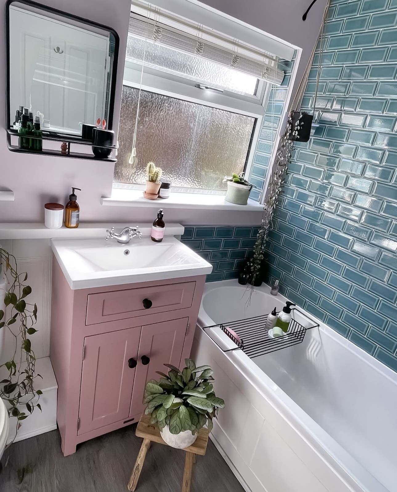 Sunny Pops of Yellow for a Bright Bathroom Boost