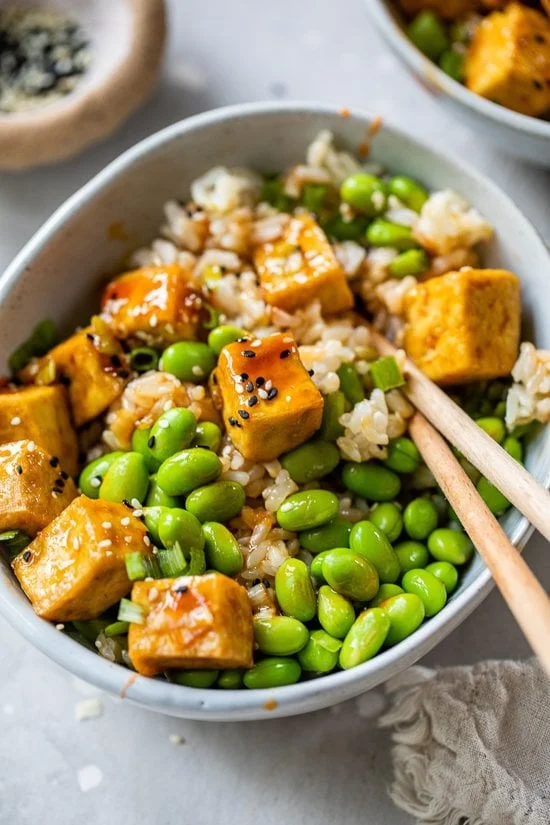 Air Fryer Spicy Sriracha Tofu Rice Bowls
